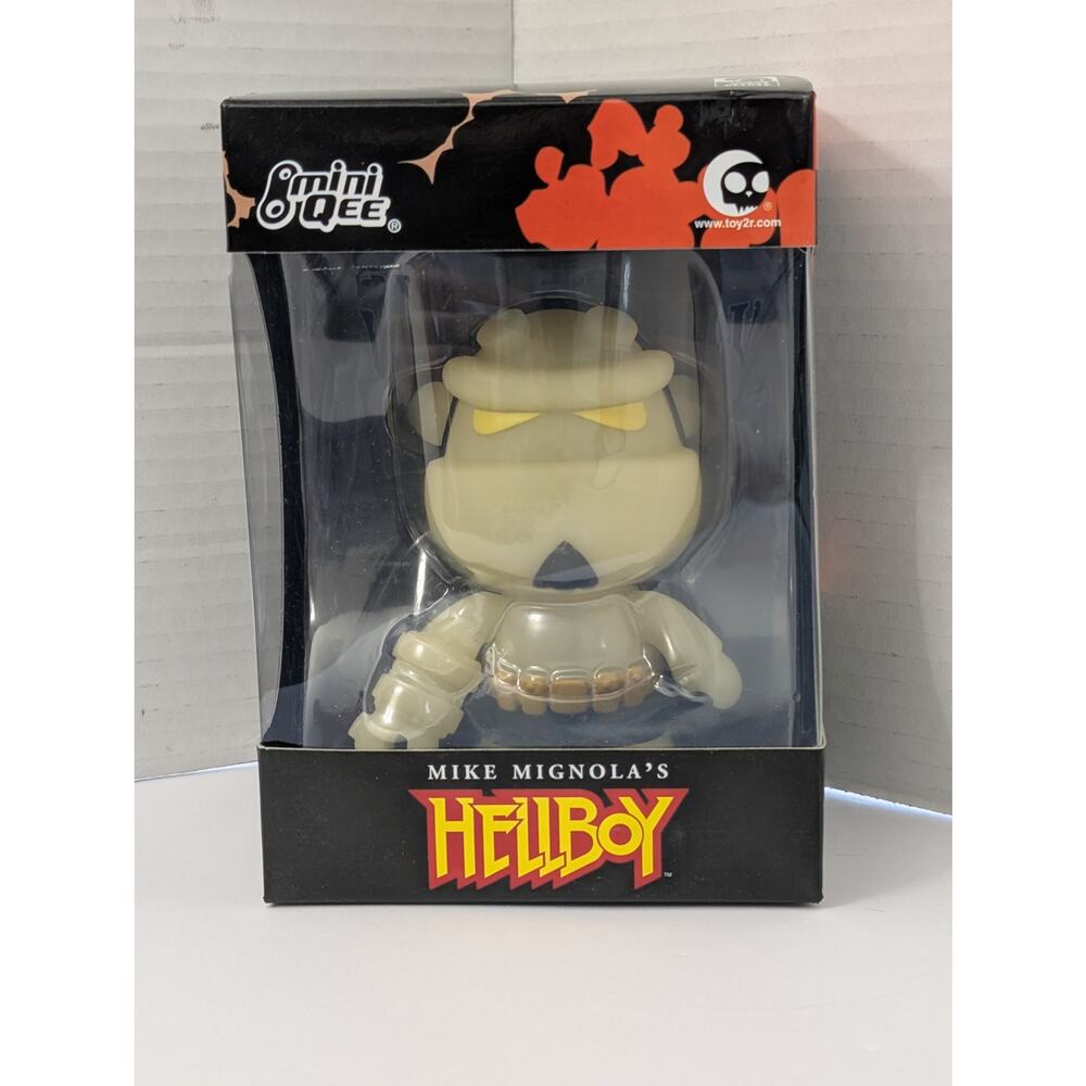 Toy2R Mike Mignola Hellboy Mini Qee Glow In The Dark 5 Inch Vinyl Figure 2013